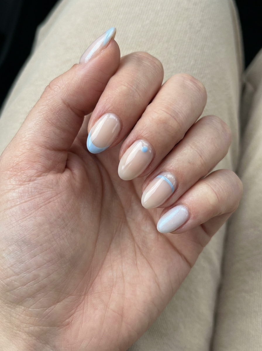 Baby Blue Accent Nails als Back to School Nails Inspiration 2026